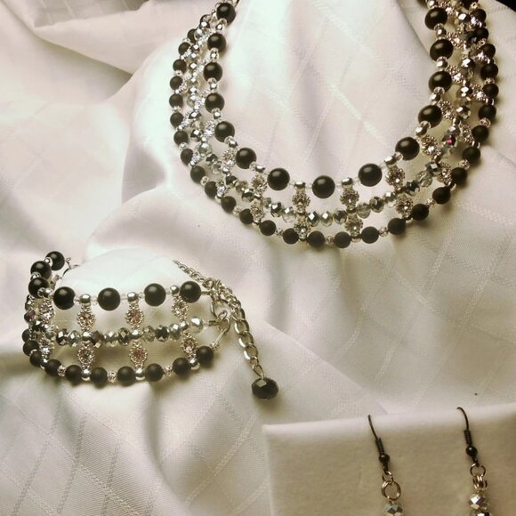 Unique hand made set : necklace, bracelet, and earrings - Picture 3 of 3